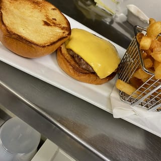 Kids Cheeseburger